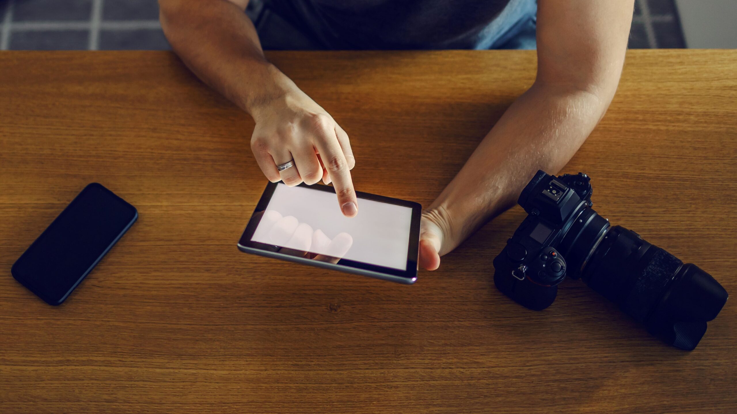 Mobile vs DSLR for Document Photography: Pros and Cons